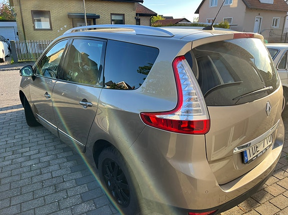Renault Grand Scenic III 4 of 5