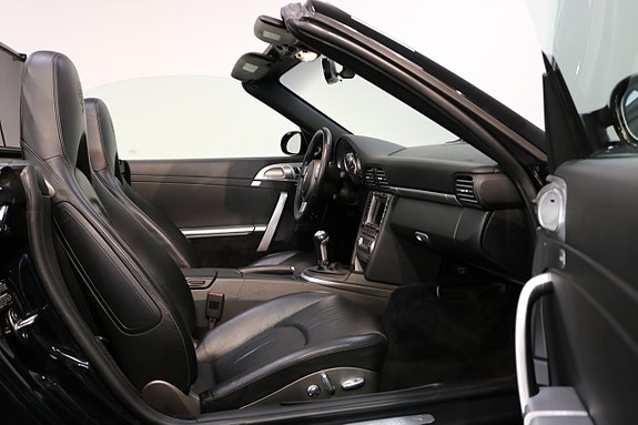 Porsche 911 Carrera S 10 of 25