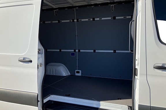 Mercedes-Benz Sprinter 319 11 of 24