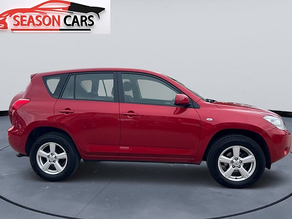 Toyota RAV4 4 of 5