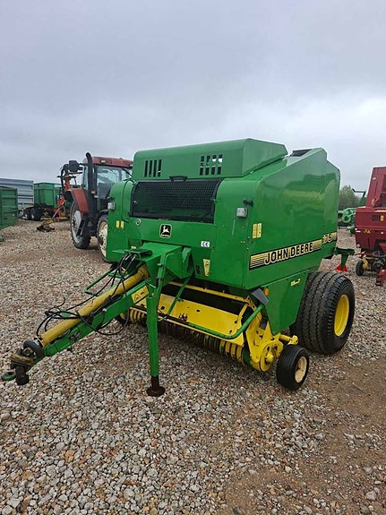 Rundbalspress John Deere 575