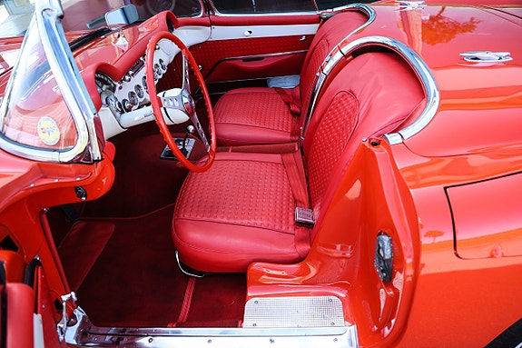 Chevrolet Corvette 17 of 28