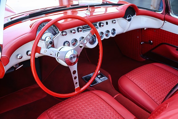 Chevrolet Corvette 18 of 28