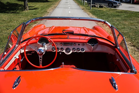 Chevrolet Corvette 16 of 28