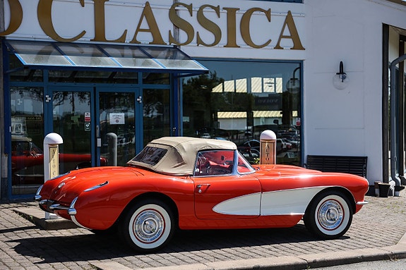 Chevrolet Corvette 13 of 28