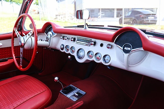 Chevrolet Corvette 24 of 28