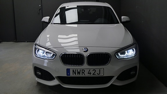BMW 120i 3 of 5
