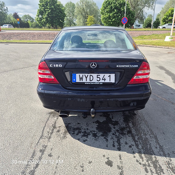 Mercedes-Benz C180 2 of 5