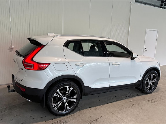 Volvo XC40 3 of 5