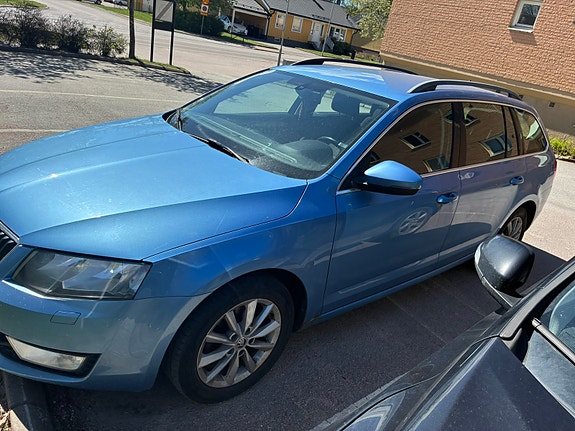 Skoda Octavia 2 of 5