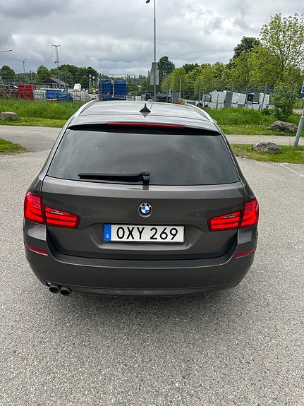 BMW 520d 3 of 5
