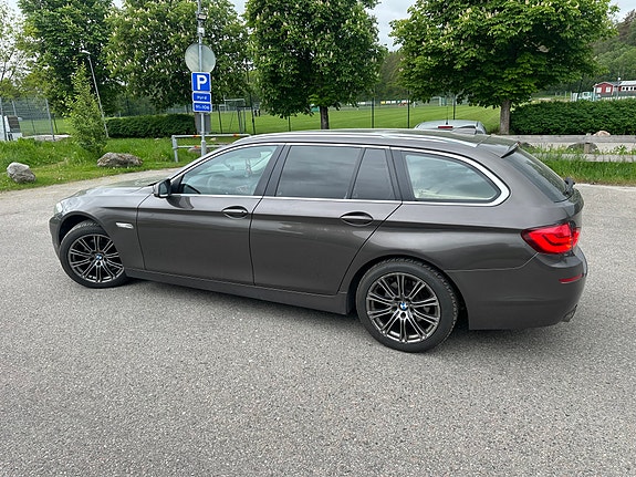 BMW 520d 4 of 5