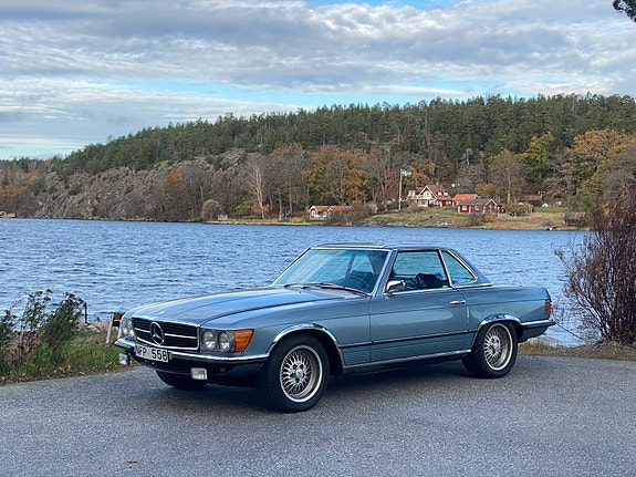 Mercedes-Benz 350 SL 3 of 5