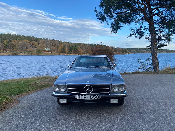 Mercedes-Benz 350 SL 4 of 5