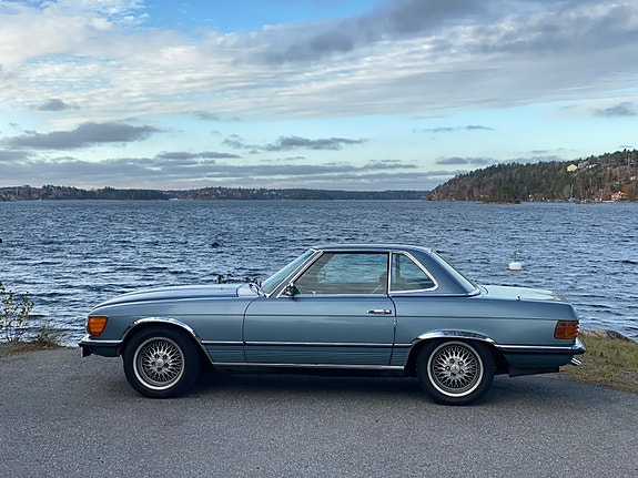 Mercedes-Benz 350 SL 2 of 5