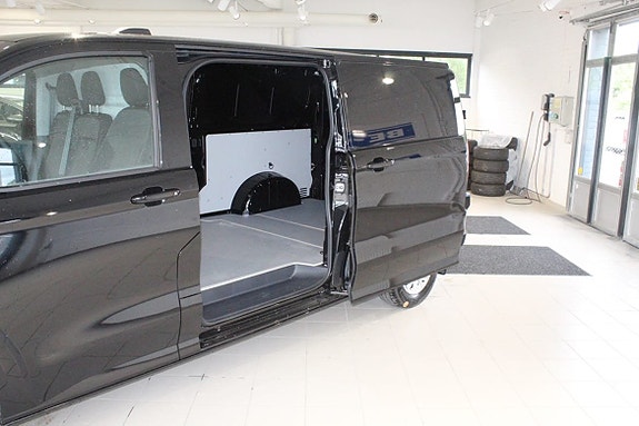 Volkswagen Transporter 9 of 16