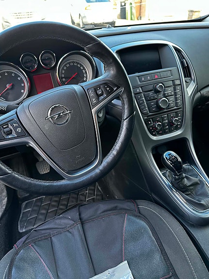 Opel Astra 4 of 5