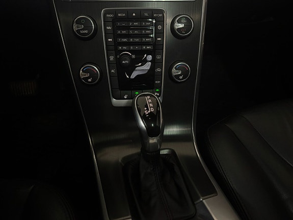 Volvo XC60 13 of 24