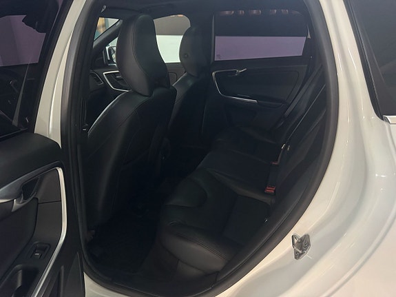 Volvo XC60 11 of 24