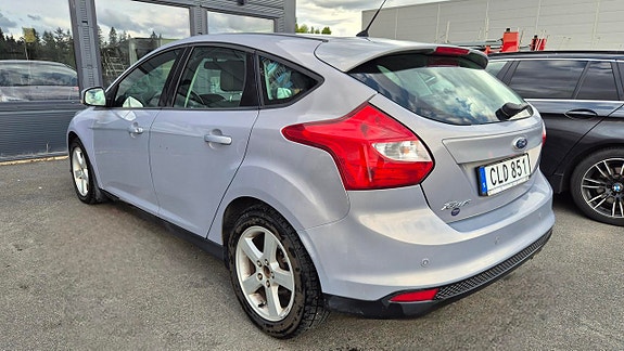 Ford Focus 2 of 5