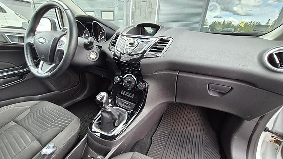 Ford Fiesta 8 of 9