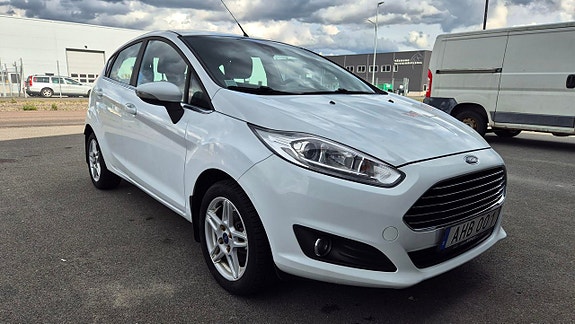 Ford Fiesta 2 of 5
