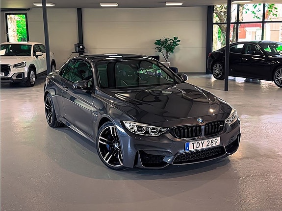 BMW M4 3 of 5