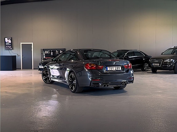 BMW M4 2 of 5