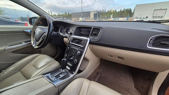 Volvo S60 8 of 13