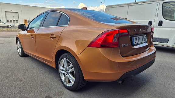 Volvo S60 3 of 5