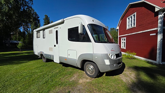Rapido 906MH 2 of 5