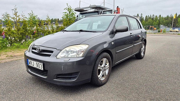Toyota Corolla 4 of 5