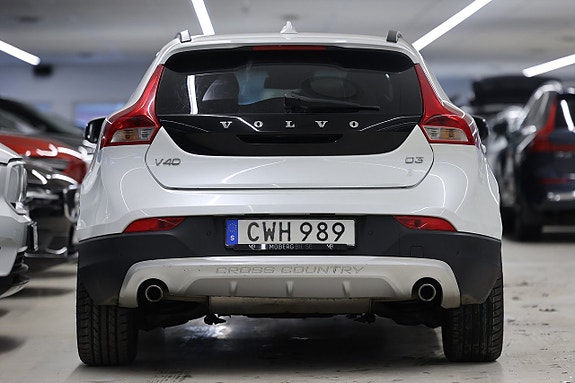 Volvo V40 Cross Country 9 of 19