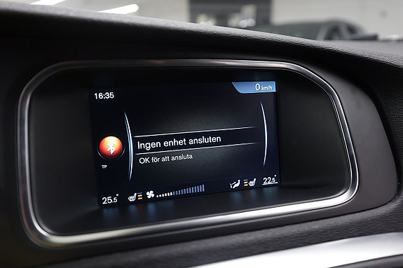 Volvo V40 Cross Country 17 of 19