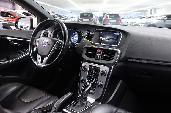 Volvo V40 Cross Country 13 of 19