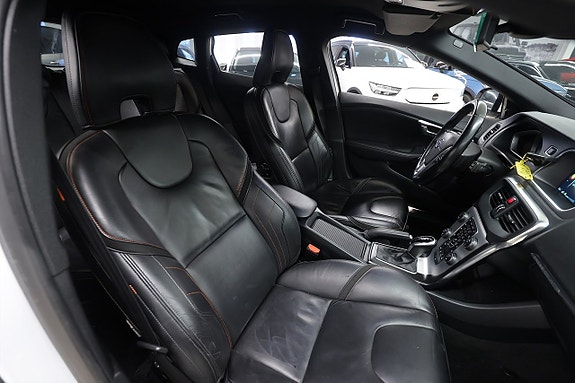 Volvo V40 Cross Country 12 of 19