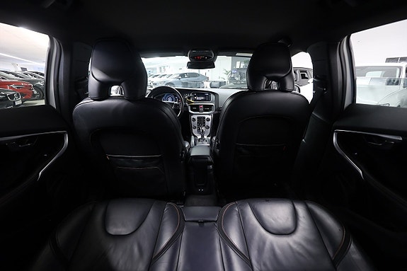 Volvo V40 Cross Country 11 of 19