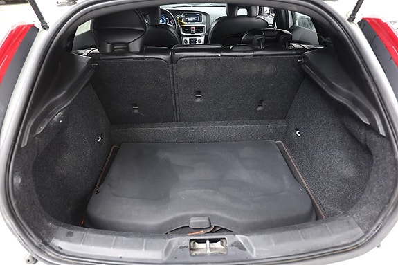 Volvo V40 Cross Country 10 of 19