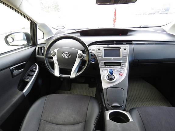 Toyota Prius 13 of 17