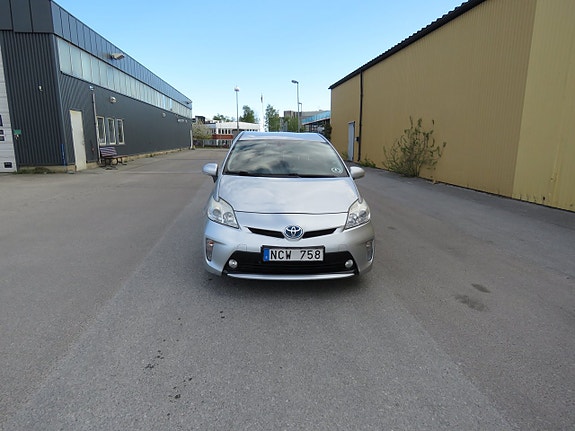 Toyota Prius 8 of 17