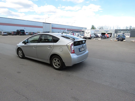 Toyota Prius 5 of 5