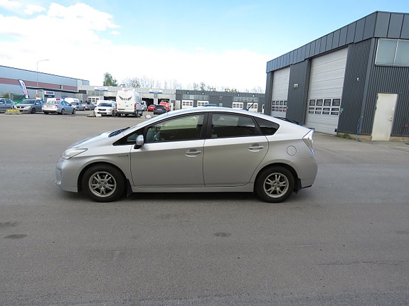 Toyota Prius 3 of 5
