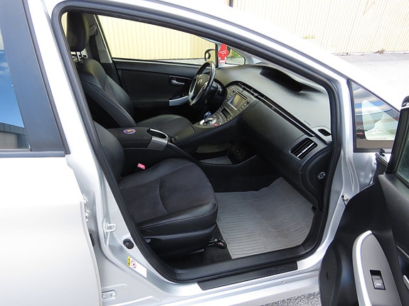 Toyota Prius 10 of 17