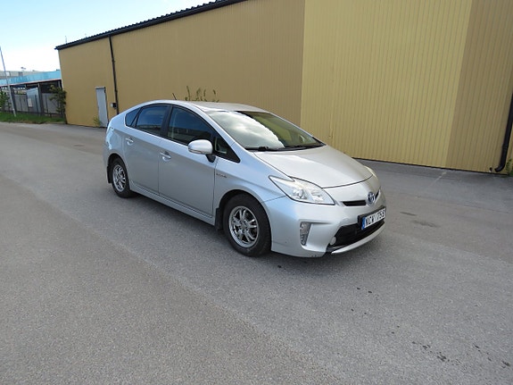 Toyota Prius 2 of 5