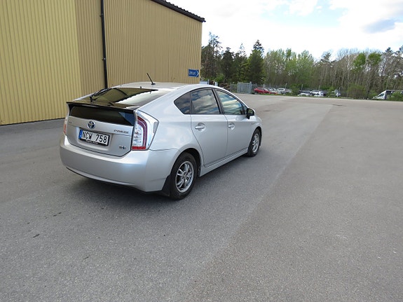 Toyota Prius 6 of 17