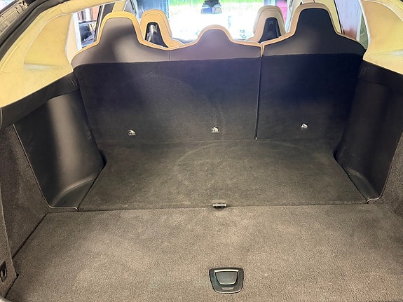 Tesla Model X 21 of 21