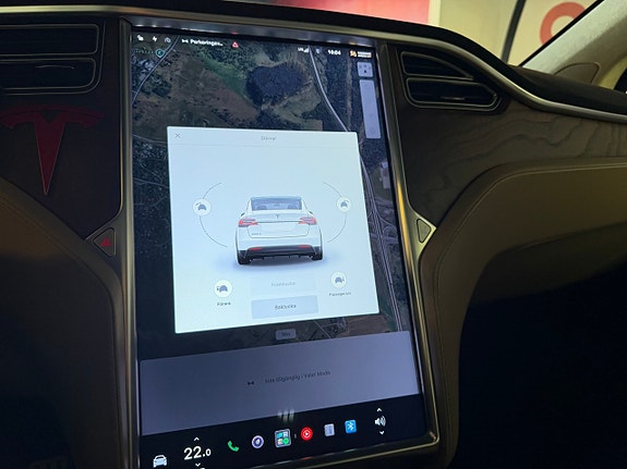 Tesla Model X 15 of 21