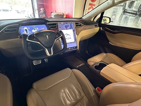 Tesla Model X 8 of 21