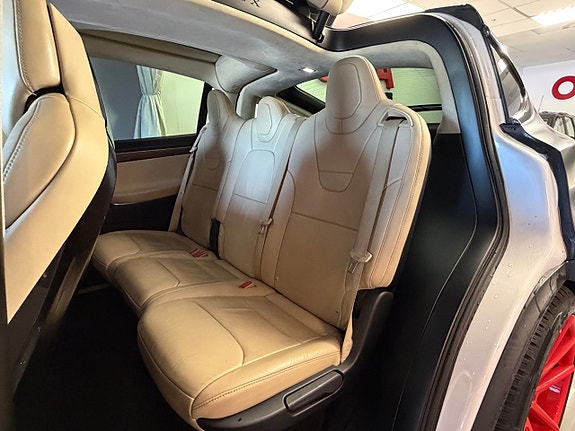 Tesla Model X 11 of 21