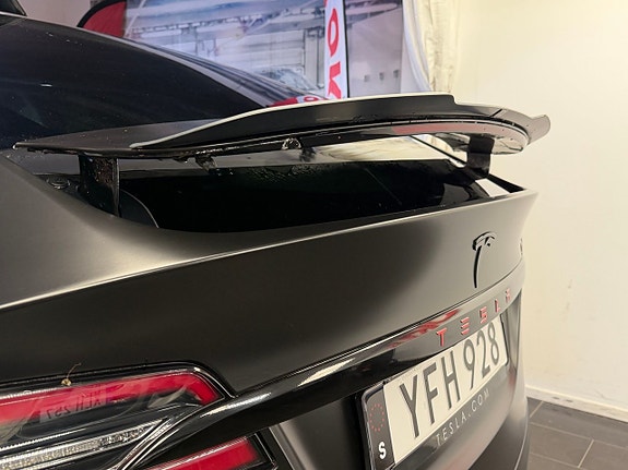 Tesla Model X 14 of 21